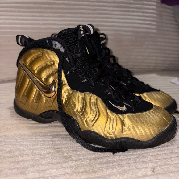 Nike Air Foamposite Pro Gold and Black Sneakers - Picture 1 of 2
